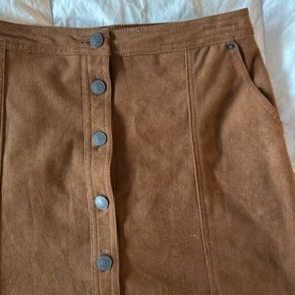 Vegan suede button front skirt - Picture 3 of 4